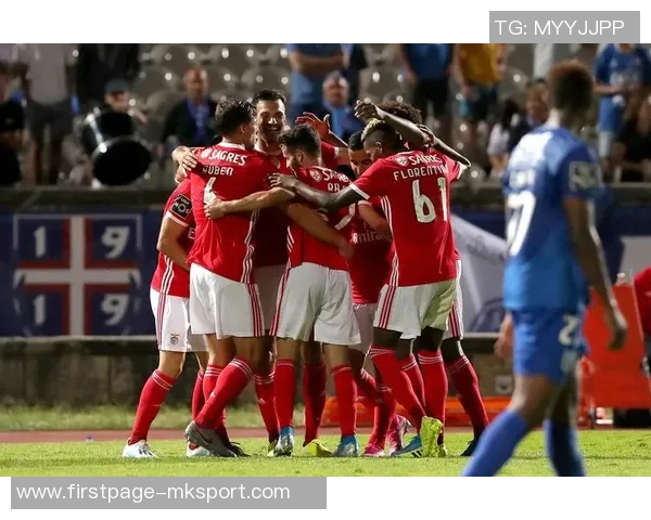 国民队与里斯本竞技的激烈对决揭示足球战术与团队精神的完美结合