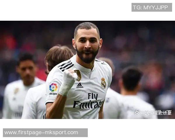 本泽马：从足球天才到传奇射手的辉煌历程与未来展望